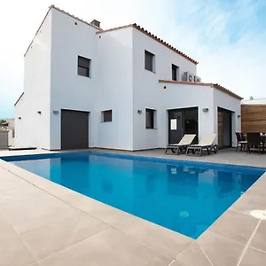 https://vila-mas-busca-72-roses-costa-brava.topcostabravahotels.com